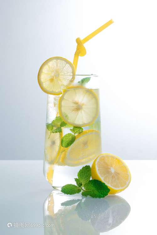 夏日冰爽柠檬水 解暑佳饮的清凉魅力